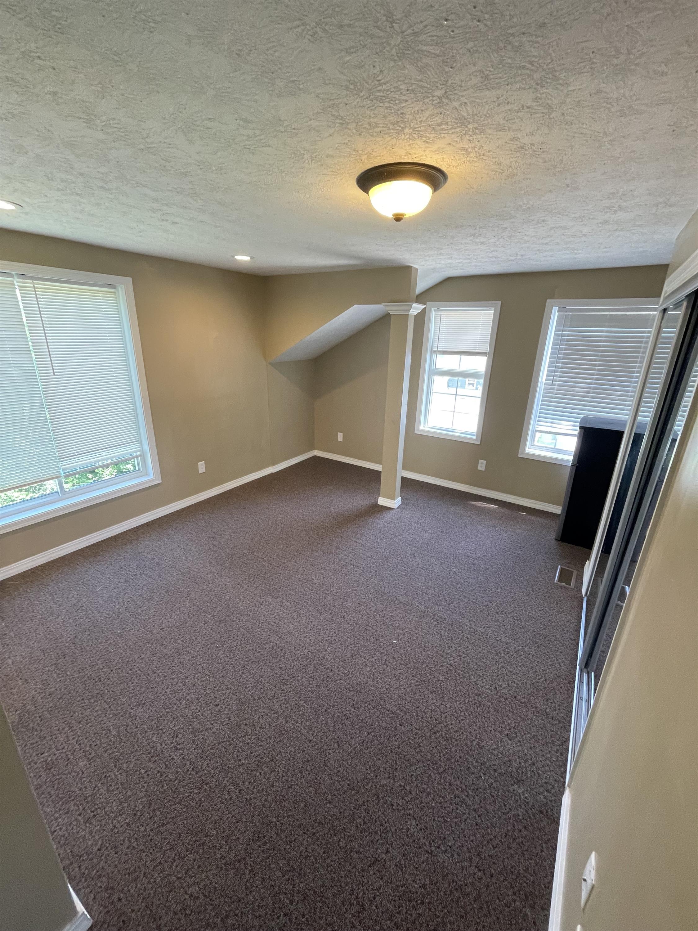 337 W 32nd St, 8